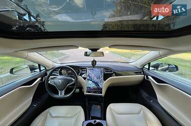 Лифтбек Tesla Model S 2015 в 
