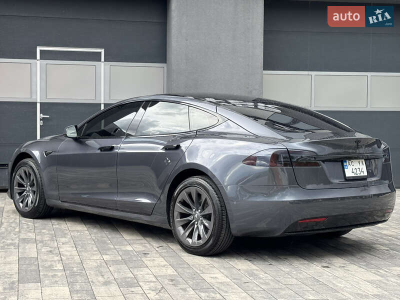 Лифтбек Tesla Model S 2017 в Луцке