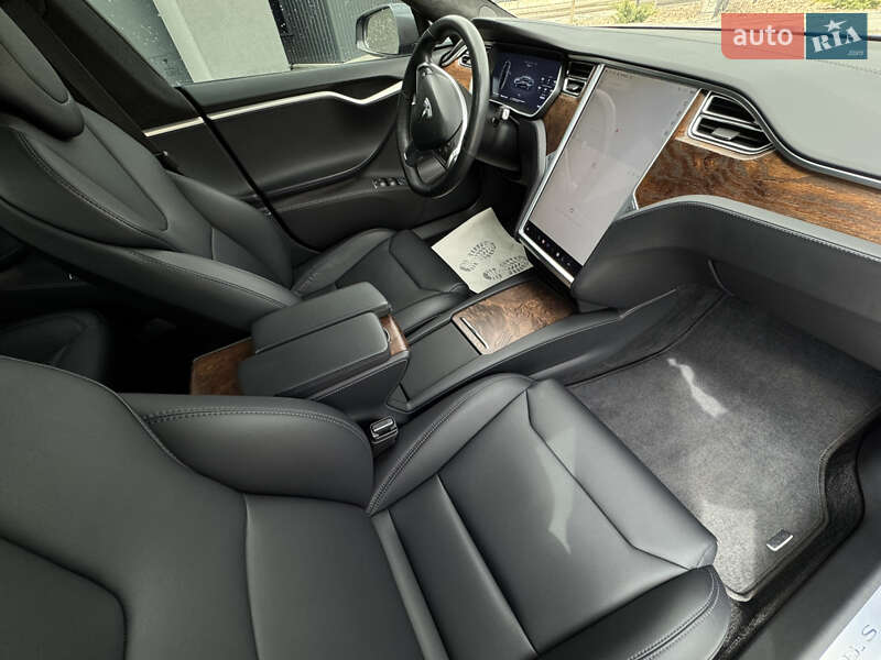 Лифтбек Tesla Model S 2017 в Луцке