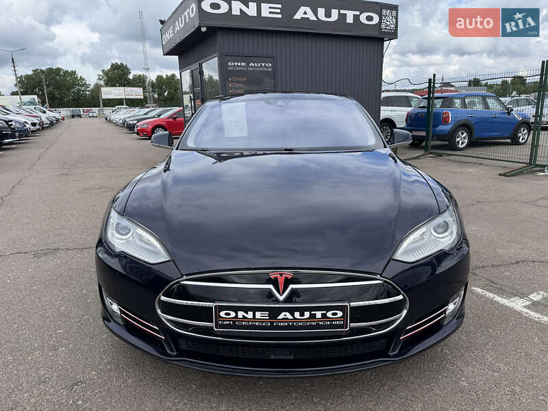 Лифтбек Tesla Model S 2015 в Киеве