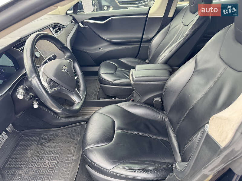 Лифтбек Tesla Model S 2015 в Киеве