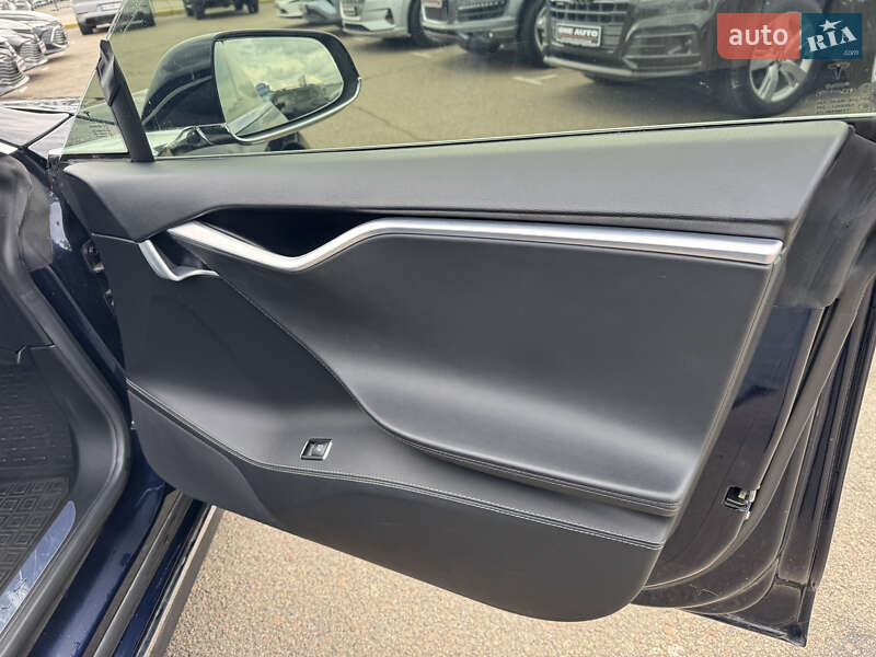Лифтбек Tesla Model S 2015 в Киеве