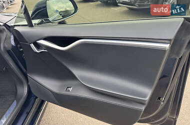 Лифтбек Tesla Model S 2015 в 