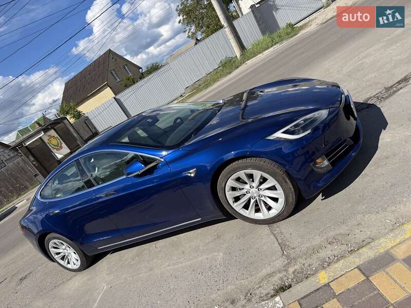 Лифтбек Tesla Model S 2018 в Киеве