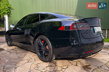 Лифтбек Tesla Model S 2015 в 