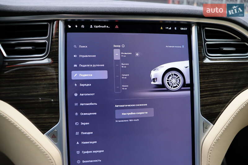 Лифтбек Tesla Model S 2016 в Львове