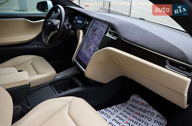 Лифтбек Tesla Model S 2016 в 