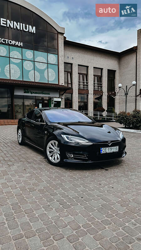 Лифтбек Tesla Model S 2018 в Черновцах