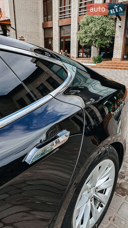 Лифтбек Tesla Model S 2018 в Черновцах