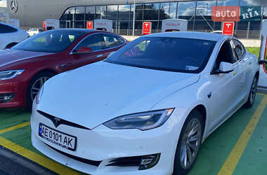 Ліфтбек Tesla Model S 2016 в Дніпрі
