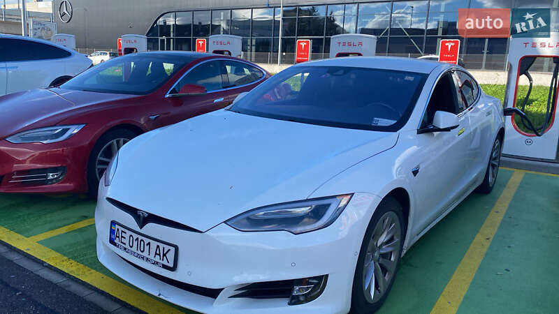 Tesla Model S 2016