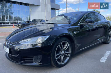 Лифтбек Tesla Model S 2015 в Киеве