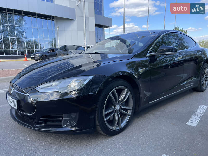 Tesla Model S 2015