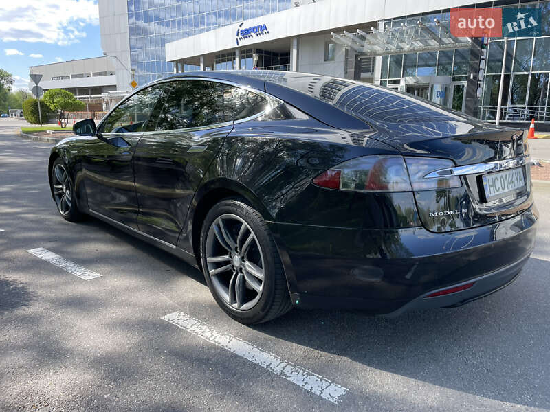 Лифтбек Tesla Model S 2015 в Киеве