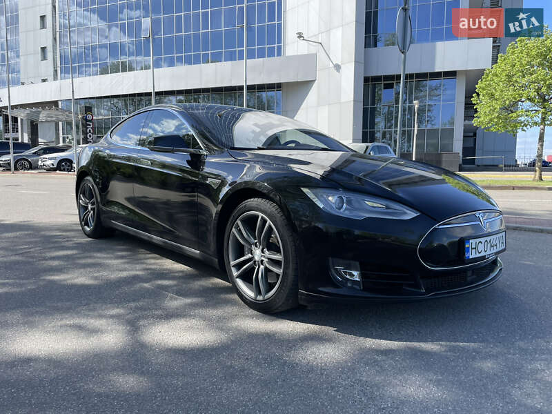 Лифтбек Tesla Model S 2015 в Киеве