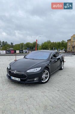 Лифтбек Tesla Model S 2015 в 