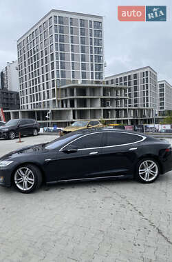 Лифтбек Tesla Model S 2015 в 