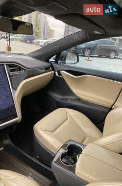 Лифтбек Tesla Model S 2015 в 