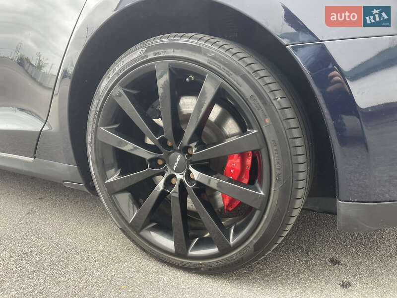 Лифтбек Tesla Model S 2014 в Виннице