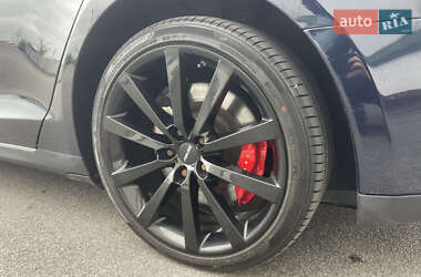 Лифтбек Tesla Model S 2014 в 