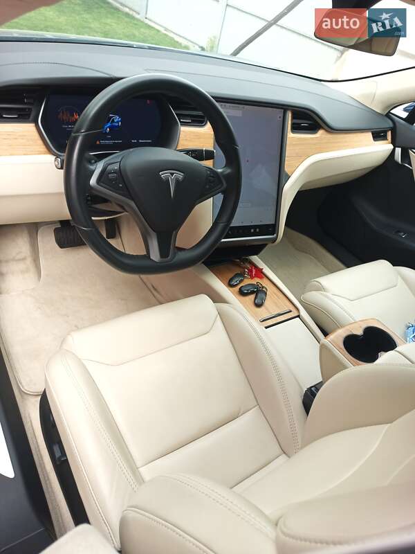 Лифтбек Tesla Model S 2018 в Киеве