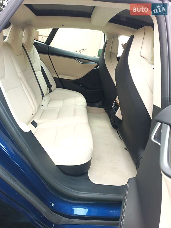 Лифтбек Tesla Model S 2018 в Киеве