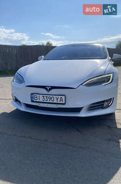 Лифтбек Tesla Model S 2016 в Пирятине