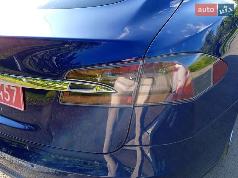 Лифтбек Tesla Model S 2016 в Иваничах