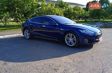Лифтбек Tesla Model S 2016 в Иваничах