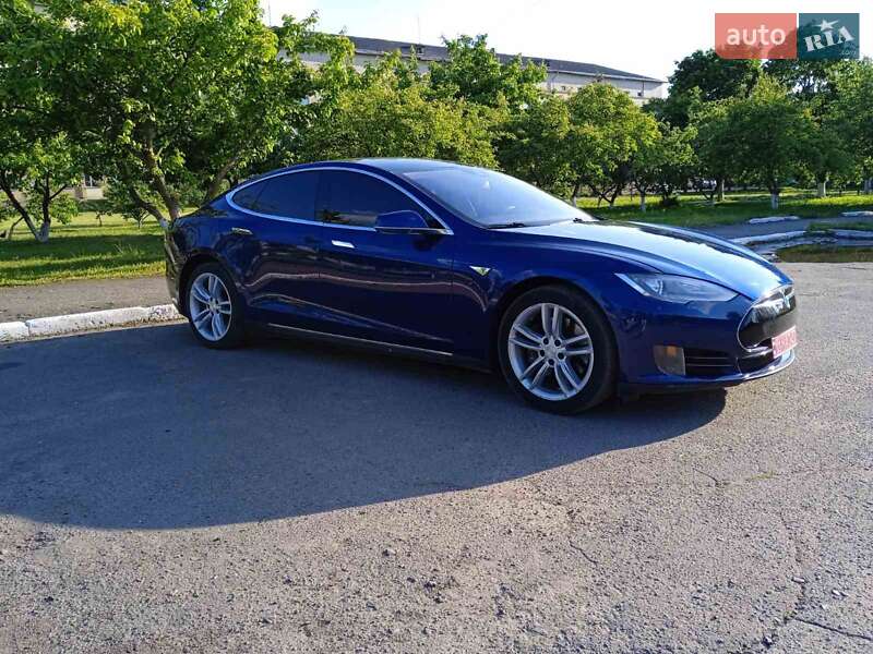 Лифтбек Tesla Model S 2016 в 