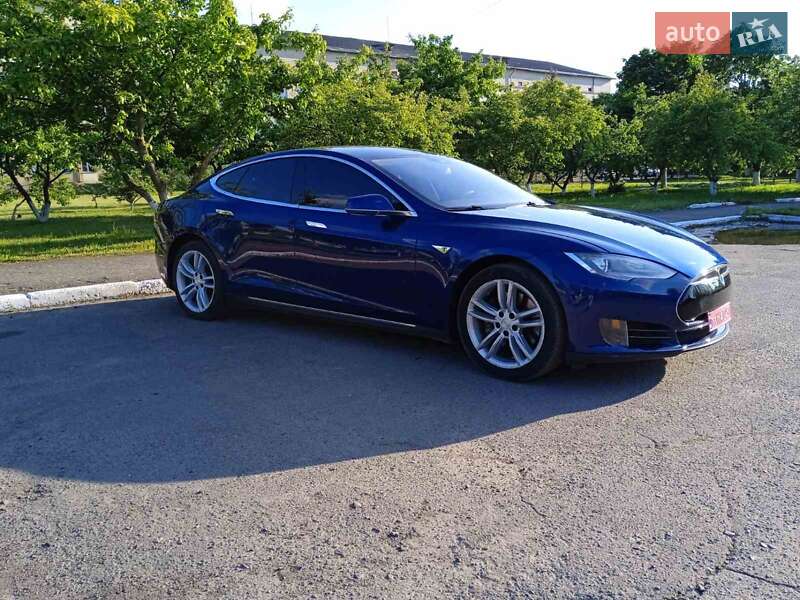 Лифтбек Tesla Model S 2016 в Иваничах