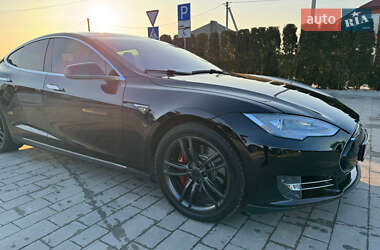 Лифтбек Tesla Model S 2013 в 