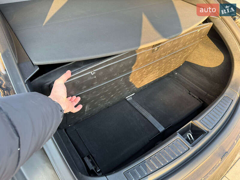 Ліфтбек Tesla Model S 2013 в Луцьку