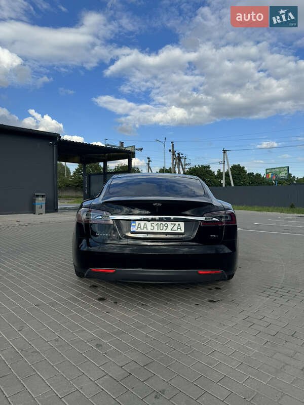 Ліфтбек Tesla Model S 2015 в Києві
