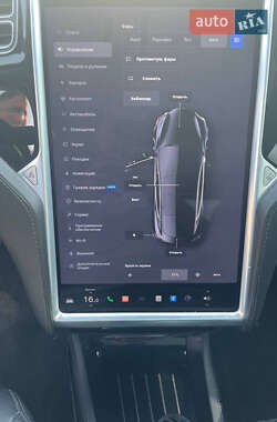 Лифтбек Tesla Model S 2015 в 