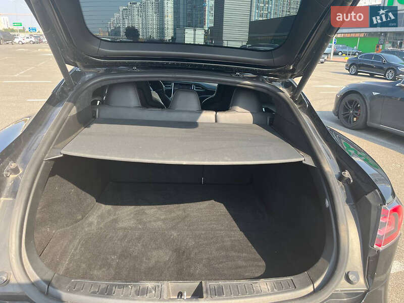 Ліфтбек Tesla Model S 2015 в Києві
