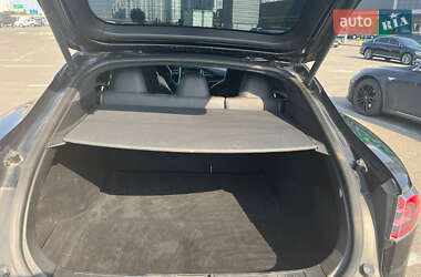Лифтбек Tesla Model S 2015 в 