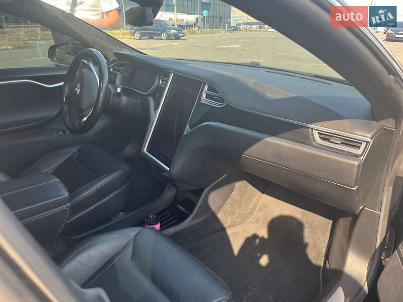 Ліфтбек Tesla Model S 2015 в Києві