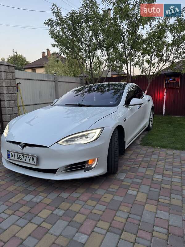 Лифтбек Tesla Model S 2017 в 