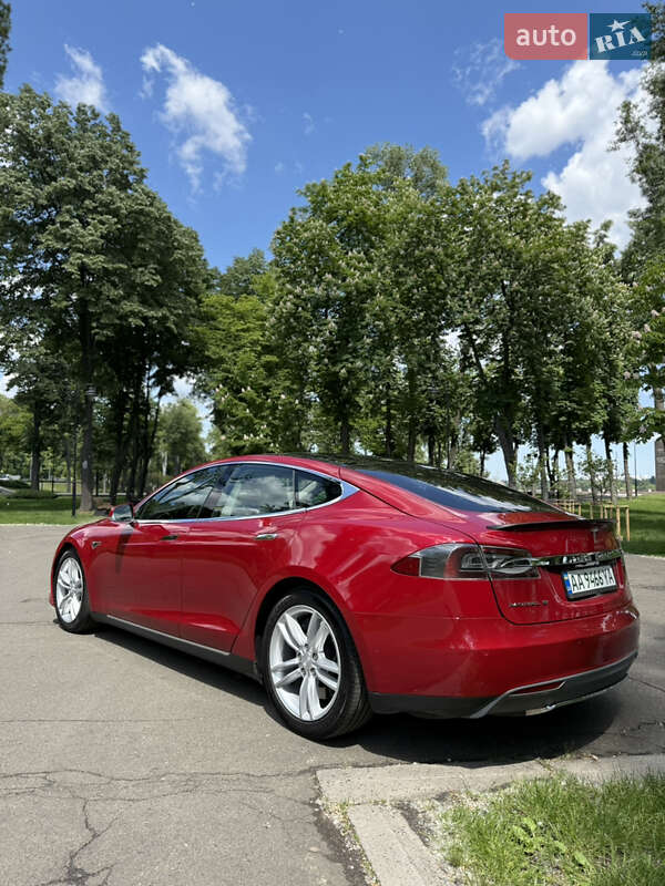 Лифтбек Tesla Model S 2015 в Киеве