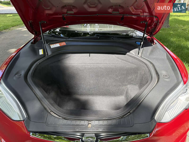 Лифтбек Tesla Model S 2015 в Киеве