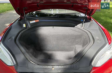 Лифтбек Tesla Model S 2015 в 