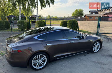 Лифтбек Tesla Model S 2014 в 