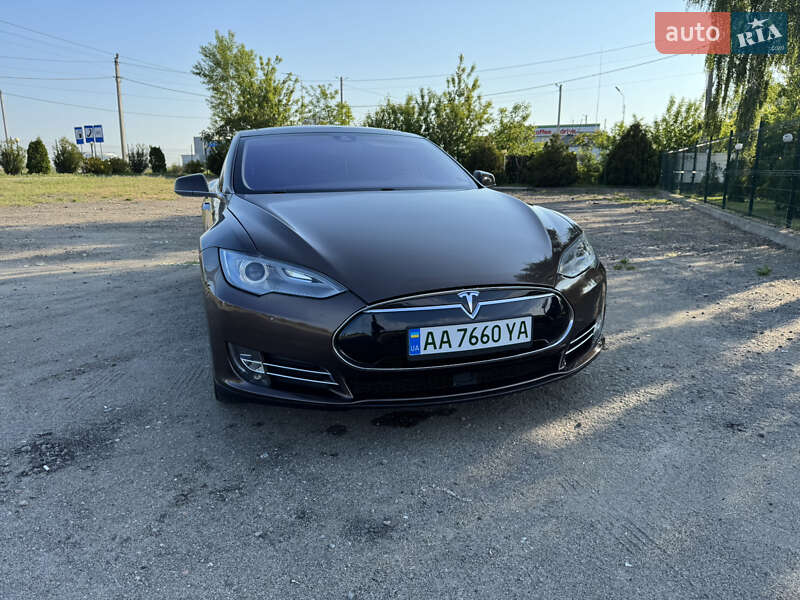 Лифтбек Tesla Model S 2014 в Киеве
