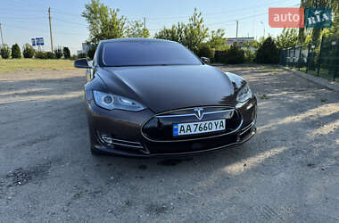 Лифтбек Tesla Model S 2014 в 