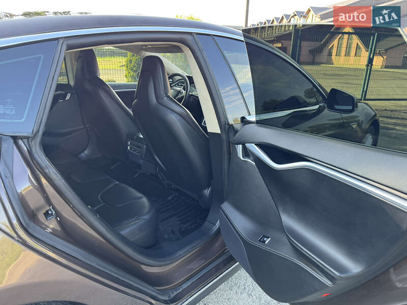 Лифтбек Tesla Model S 2014 в Киеве