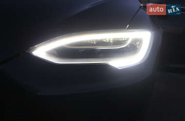 Седан Tesla Model S 2014 в 