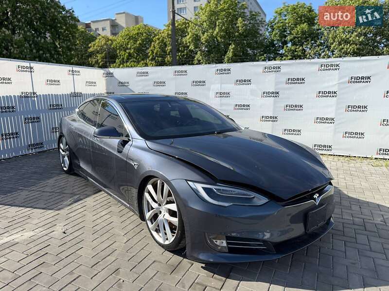 Лифтбек Tesla Model S 2017 в 