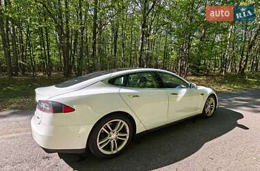 Лифтбек Tesla Model S 2015 в 