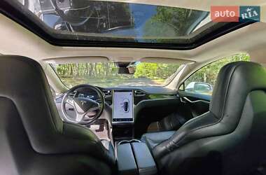 Лифтбек Tesla Model S 2015 в 